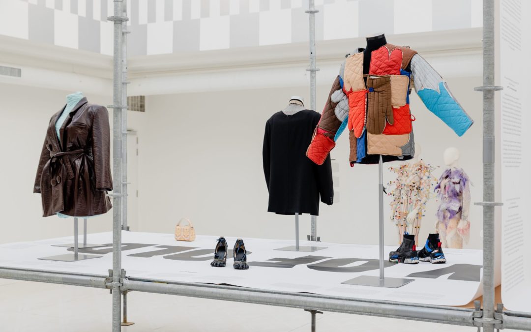 Last Week was the closing day of United Fashion Festival! During the UF Festival 40 European designers examine our relationship with clothing and suggest new alternatives.